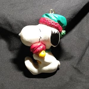 1990 Hallmark Peanuts Snoopy hugging Woodstock